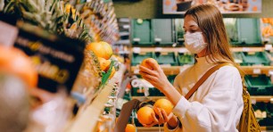 woman-wearing-face-mask-supermarket